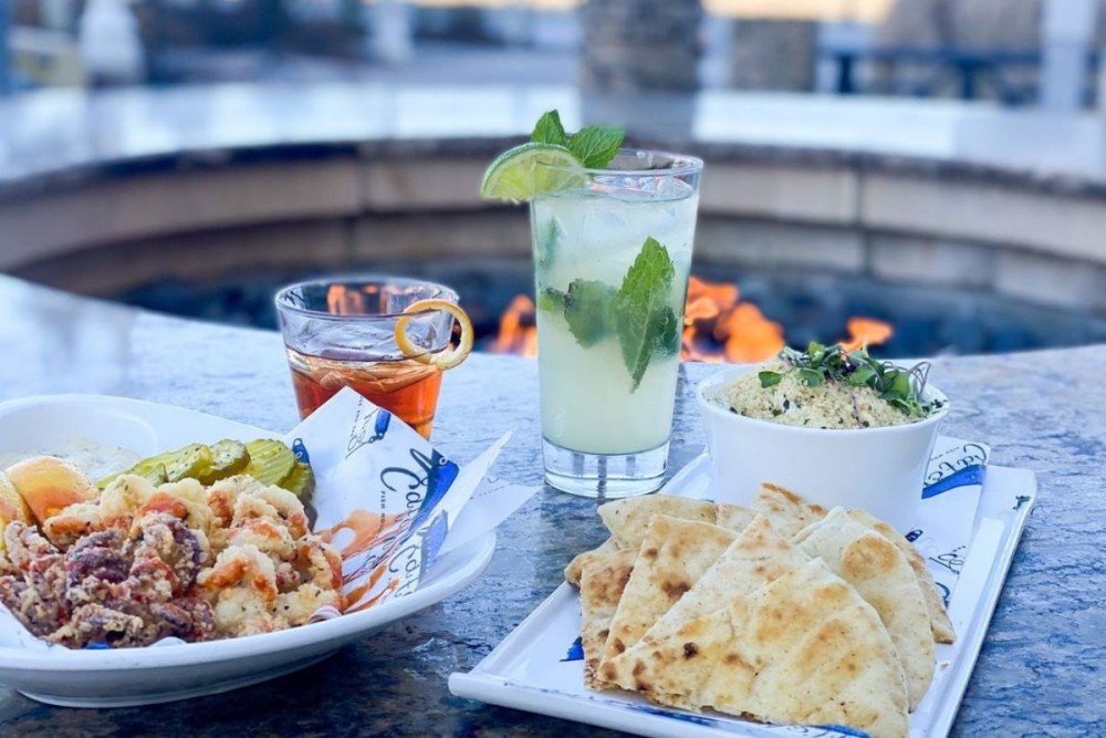 catch 31 table with mohito calamari and bread
