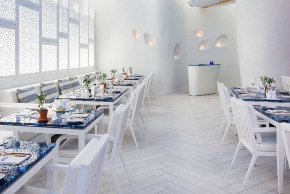 restaurant-tables-white room